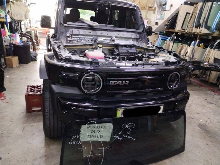 Compact SUV — Sensor & Camera Screen